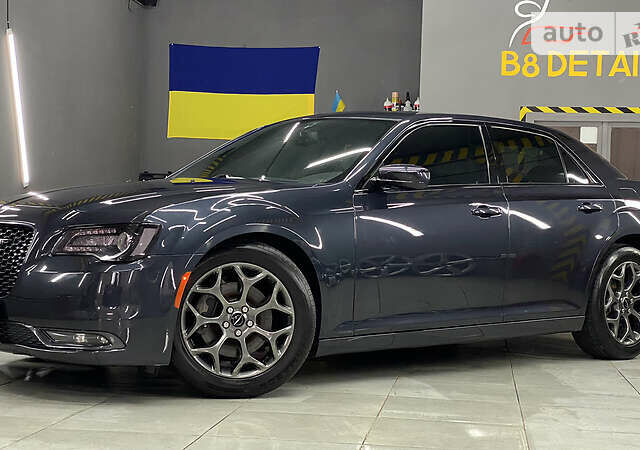 Серый Крайслер 300 S, объемом двигателя 3.6 л и пробегом 108 тыс. км за 14500 $, фото 1 на Automoto.ua