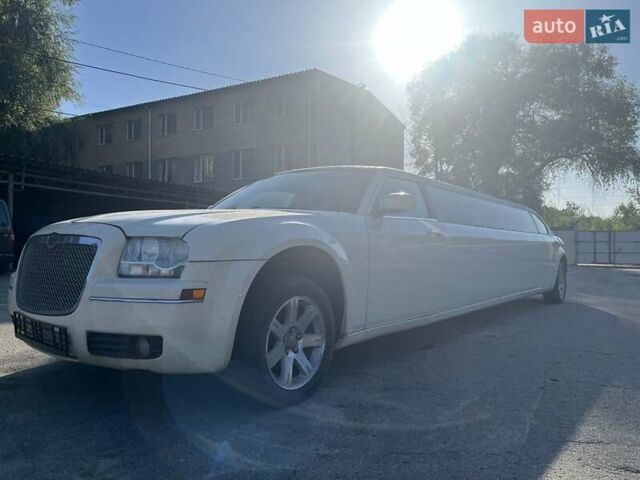 Білий Крайслер 300, об'ємом двигуна 3.5 л та пробігом 32 тис. км за 10190 $, фото 1 на Automoto.ua