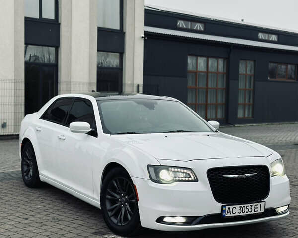 Білий Крайслер 300, об'ємом двигуна 3.6 л та пробігом 184 тис. км за 12999 $, фото 1 на Automoto.ua
