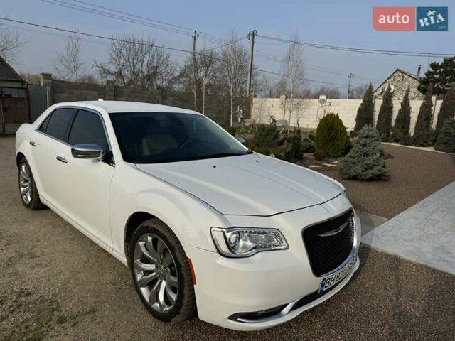 Белый Крайслер 300, объемом двигателя 3.6 л и пробегом 87 тыс. км за 19200 $, фото 1 на Automoto.ua