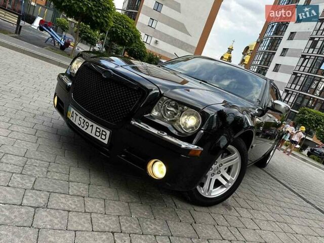 Черный Крайслер 300, объемом двигателя 2.7 л и пробегом 195 тыс. км за 6300 $, фото 1 на Automoto.ua