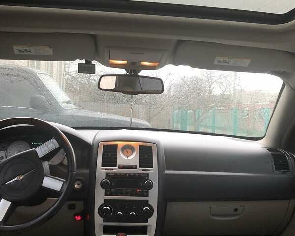 Крайслер 300, об'ємом двигуна 2.7 л та пробігом 220 тис. км за 8000 $, фото 1 на Automoto.ua