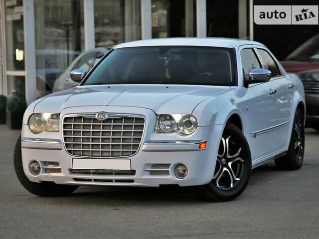 Крайслер 300, об'ємом двигуна 2.7 л та пробігом 156 тис. км за 9400 $, фото 1 на Automoto.ua