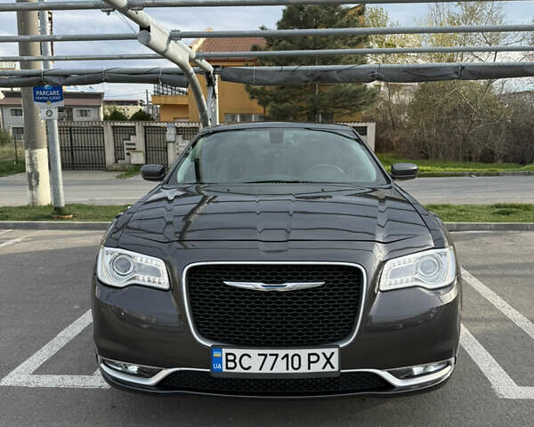 Сірий Крайслер 300, об'ємом двигуна 3.6 л та пробігом 149 тис. км за 12000 $, фото 1 на Automoto.ua