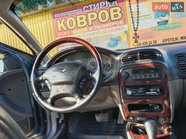 Сірий Крайслер Concorde, об'ємом двигуна 0 л та пробігом 135 тис. км за 8000 $, фото 1 на Automoto.ua