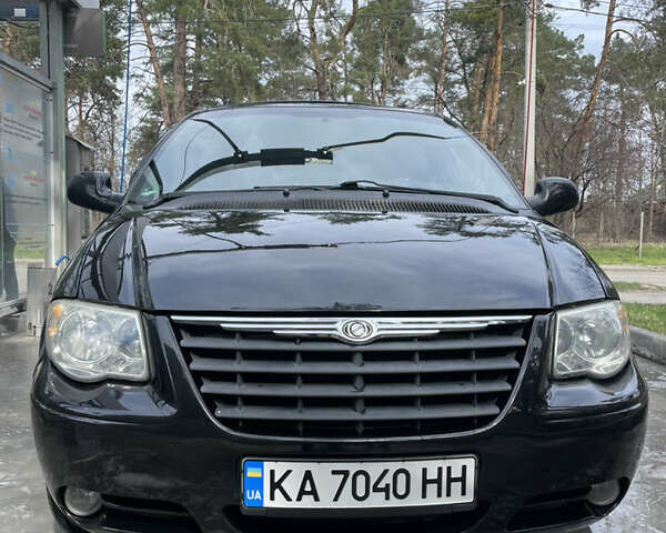 Чорний Крайслер Grand Voyager, об'ємом двигуна 2.8 л та пробігом 190 тис. км за 8700 $, фото 1 на Automoto.ua