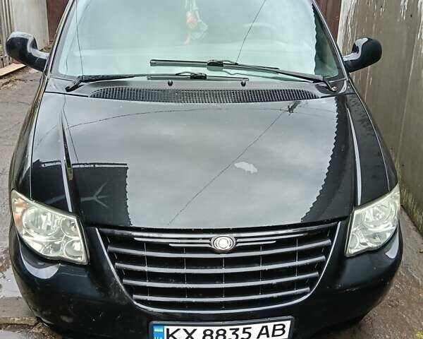 Черный Крайслер Гранд Вояджер, объемом двигателя 2.78 л и пробегом 326 тыс. км за 5000 $, фото 1 на Automoto.ua