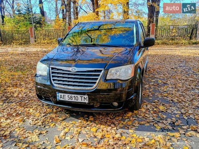 Чорний Крайслер Grand Voyager, об'ємом двигуна 2.78 л та пробігом 300 тис. км за 9100 $, фото 1 на Automoto.ua