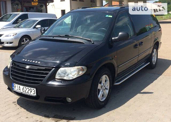 Чорний Крайслер Grand Voyager, об'ємом двигуна 2.8 л та пробігом 230 тис. км за 5000 $, фото 1 на Automoto.ua