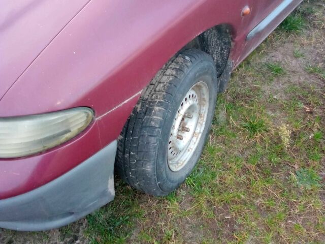 Красный Крайслер Гранд Вояджер, объемом двигателя 2.5 л и пробегом 490 тыс. км за 2000 $, фото 1 на Automoto.ua