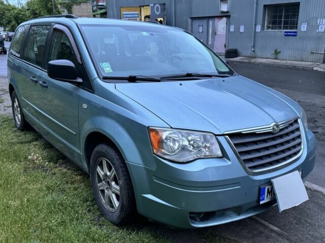 Крайслер Гранд Вояджер, объемом двигателя 3.8 л и пробегом 280 тыс. км за 3500 $, фото 1 на Automoto.ua