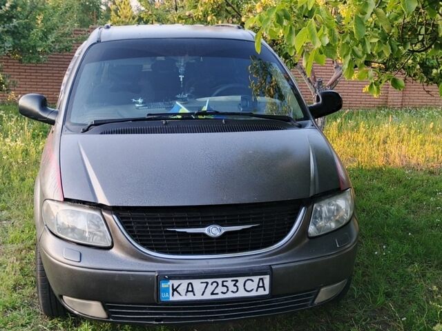 Сірий Крайслер Grand Voyager, об'ємом двигуна 3.3 л та пробігом 360 тис. км за 5385 $, фото 1 на Automoto.ua