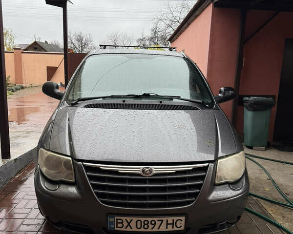 Сірий Крайслер Grand Voyager, об'ємом двигуна 2.78 л та пробігом 340 тис. км за 5914 $, фото 1 на Automoto.ua