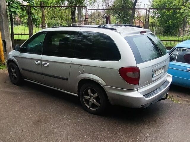 Серый Крайслер Гранд Вояджер, объемом двигателя 3.3 л и пробегом 400 тыс. км за 1774 $, фото 1 на Automoto.ua