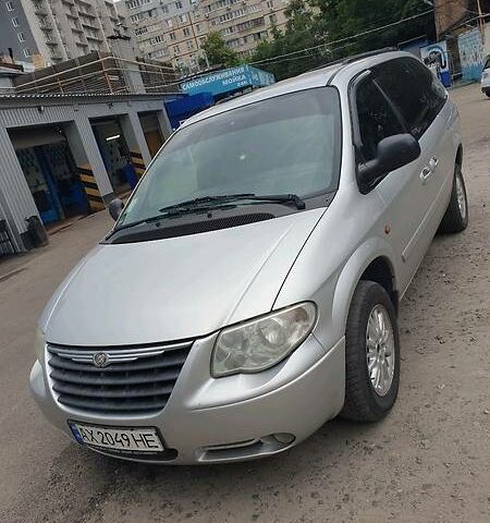 Сірий Крайслер Grand Voyager, об'ємом двигуна 2.8 л та пробігом 304 тис. км за 7100 $, фото 1 на Automoto.ua