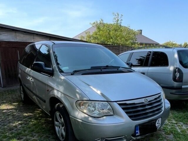 Сірий Крайслер Grand Voyager, об'ємом двигуна 2.8 л та пробігом 240 тис. км за 3300 $, фото 1 на Automoto.ua