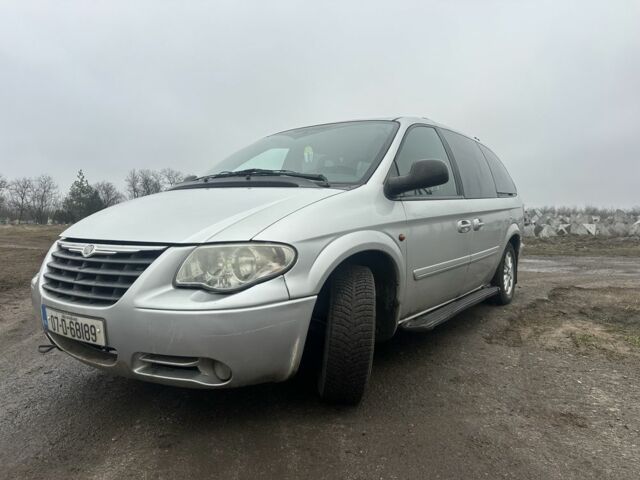 Серый Крайслер Гранд Вояджер, объемом двигателя 2.8 л и пробегом 350 тыс. км за 2850 $, фото 1 на Automoto.ua