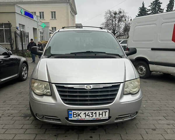 Сірий Крайслер Grand Voyager, об'ємом двигуна 2.78 л та пробігом 230 тис. км за 6500 $, фото 1 на Automoto.ua