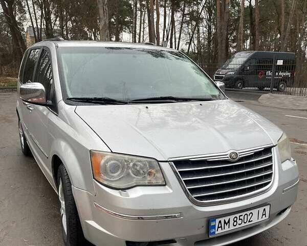 Серый Крайслер Гранд Вояджер, объемом двигателя 2.78 л и пробегом 245 тыс. км за 9000 $, фото 1 на Automoto.ua