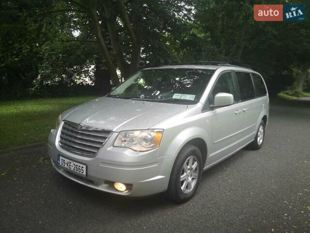 Сірий Крайслер Grand Voyager, об'ємом двигуна 2.8 л та пробігом 200 тис. км за 6300 $, фото 1 на Automoto.ua