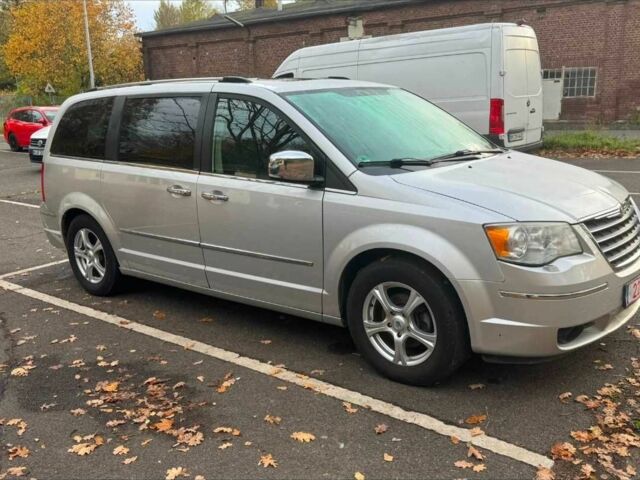 Серый Крайслер Гранд Вояджер, объемом двигателя 2.8 л и пробегом 238 тыс. км за 5999 $, фото 1 на Automoto.ua
