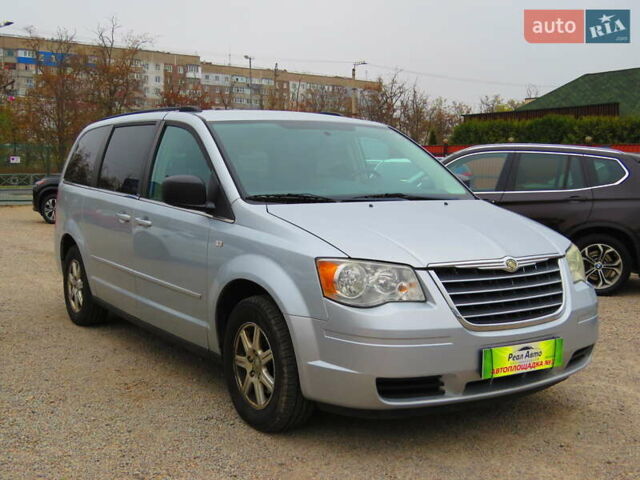 Сірий Крайслер Grand Voyager, об'ємом двигуна 2.78 л та пробігом 333 тис. км за 11500 $, фото 1 на Automoto.ua
