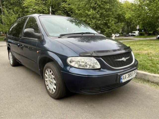 Синій Крайслер Grand Voyager, об'ємом двигуна 0.33 л та пробігом 303 тис. км за 4799 $, фото 1 на Automoto.ua