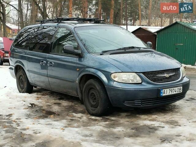 Синий Крайслер Гранд Вояджер, объемом двигателя 3.3 л и пробегом 298 тыс. км за 4999 $, фото 1 на Automoto.ua