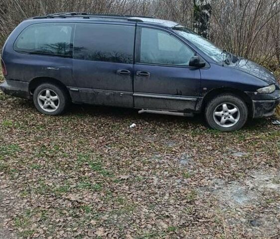 Синий Крайслер Гранд Вояджер, объемом двигателя 2.5 л и пробегом 350 тыс. км за 999 $, фото 1 на Automoto.ua