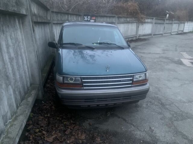 Зеленый Крайслер Гранд Вояджер, объемом двигателя 3.3 л и пробегом 100 тыс. км за 2007 $, фото 1 на Automoto.ua