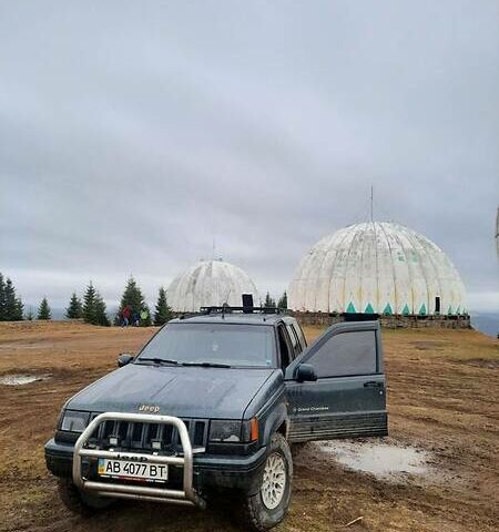 Зелений Крайслер Jeep Cherokee, об'ємом двигуна 4 л та пробігом 251 тис. км за 5000 $, фото 1 на Automoto.ua