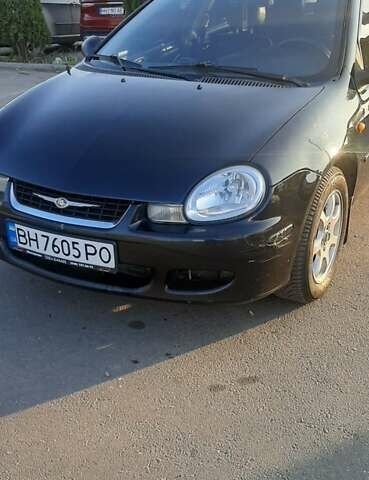 Черный Крайслер Неон, объемом двигателя 2 л и пробегом 265 тыс. км за 4500 $, фото 1 на Automoto.ua