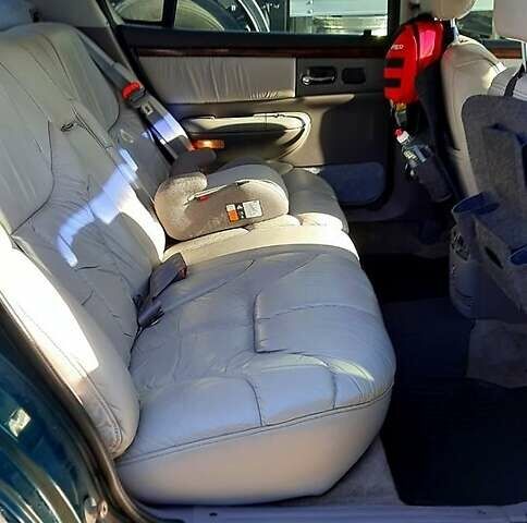 Зеленый Крайслер Нью Йоркер, объемом двигателя 3.5 л и пробегом 252 тыс. км за 4500 $, фото 1 на Automoto.ua