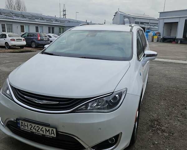 Білий Крайслер Pacifica, об'ємом двигуна 3.61 л та пробігом 98 тис. км за 24000 $, фото 1 на Automoto.ua