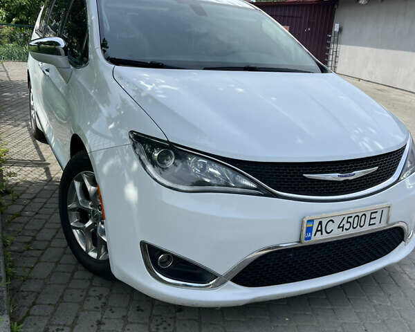 Білий Крайслер Pacifica, об'ємом двигуна 3.61 л та пробігом 110 тис. км за 18000 $, фото 1 на Automoto.ua