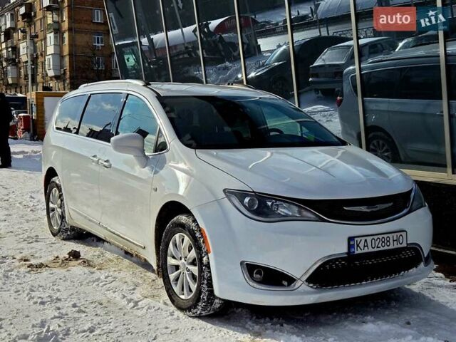 Белый Крайслер Пасифик, объемом двигателя 3.6 л и пробегом 137 тыс. км за 16700 $, фото 1 на Automoto.ua