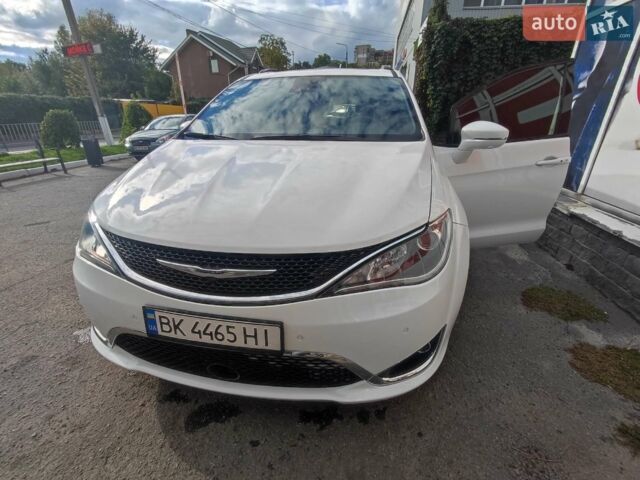 Білий Крайслер Pacifica, об'ємом двигуна 3.6 л та пробігом 60 тис. км за 36000 $, фото 1 на Automoto.ua