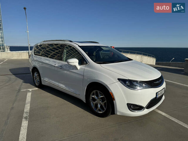 Білий Крайслер Pacifica, об'ємом двигуна 3.61 л та пробігом 60 тис. км за 24500 $, фото 1 на Automoto.ua