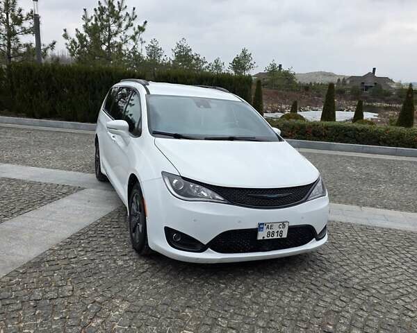 Белый Крайслер Пасифик, объемом двигателя 3.6 л и пробегом 81 тыс. км за 28000 $, фото 1 на Automoto.ua