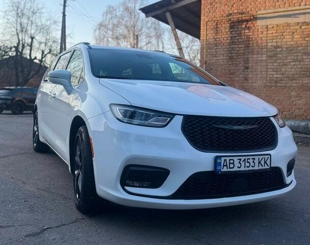 Белый Крайслер Пасифик, объемом двигателя 3.61 л и пробегом 115 тыс. км за 36399 $, фото 1 на Automoto.ua