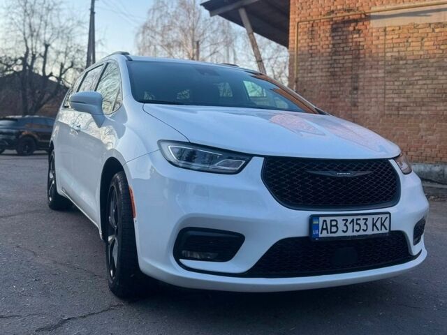 Білий Крайслер Pacifica, об'ємом двигуна 3.61 л та пробігом 119 тис. км за 32499 $, фото 1 на Automoto.ua
