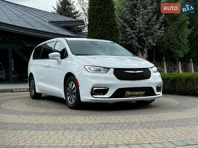 Белый Крайслер Пасифик, объемом двигателя 3.6 л и пробегом 145 тыс. км за 26999 $, фото 1 на Automoto.ua