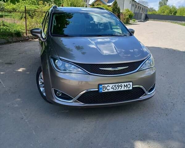 Бежевый Крайслер Пасифик, объемом двигателя 3.61 л и пробегом 139 тыс. км за 19500 $, фото 1 на Automoto.ua