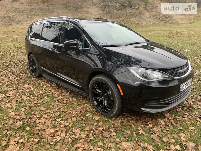 Черный Крайслер Пасифик, объемом двигателя 3.6 л и пробегом 70 тыс. км за 16899 $, фото 1 на Automoto.ua