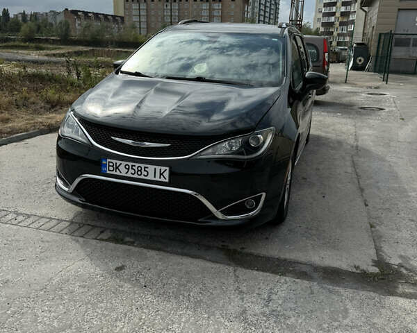 Черный Крайслер Пасифик, объемом двигателя 3.61 л и пробегом 194 тыс. км за 21999 $, фото 1 на Automoto.ua