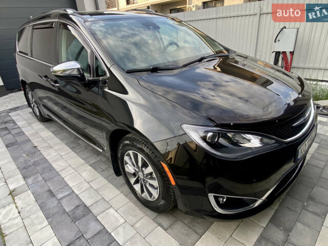 Чорний Крайслер Pacifica, об'ємом двигуна 3.6 л та пробігом 212 тис. км за 28888 $, фото 1 на Automoto.ua