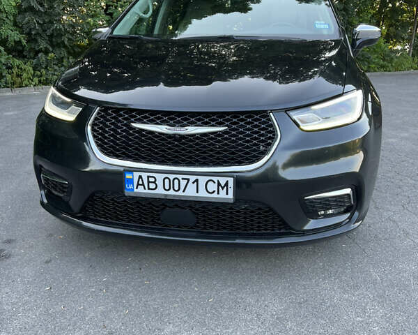 Чорний Крайслер Pacifica, об'ємом двигуна 3.6 л та пробігом 105 тис. км за 39600 $, фото 1 на Automoto.ua