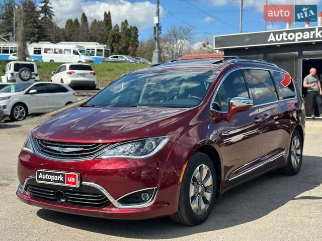 Червоний Крайслер Pacifica, об'ємом двигуна 3.6 л та пробігом 237 тис. км за 24790 $, фото 1 на Automoto.ua