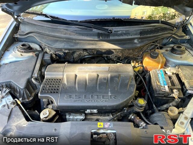 Серый Крайслер Пасифик, объемом двигателя 3.5 л и пробегом 300 тыс. км за 6500 $, фото 1 на Automoto.ua