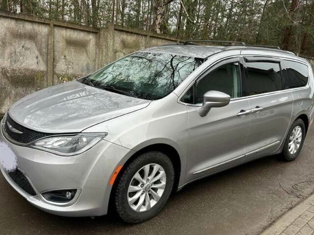 Серый Крайслер Пасифик, объемом двигателя 0 л и пробегом 167 тыс. км за 10700 $, фото 1 на Automoto.ua